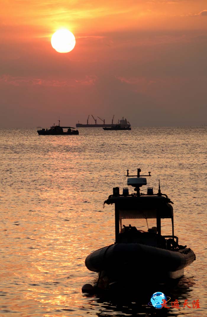 8 傍晚，马尼拉海滨归航的渔舟.JPG