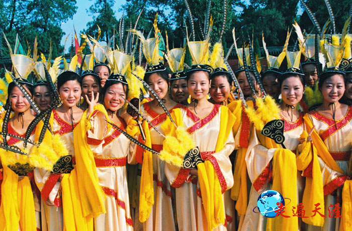 4 洛阳关公国际朝圣大典表演祭祀乐舞的洛阳姑娘（朱正明摄影）.jpg