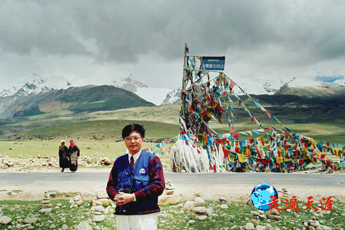 6 摄影家朱正明在念青唐古拉山.jpg