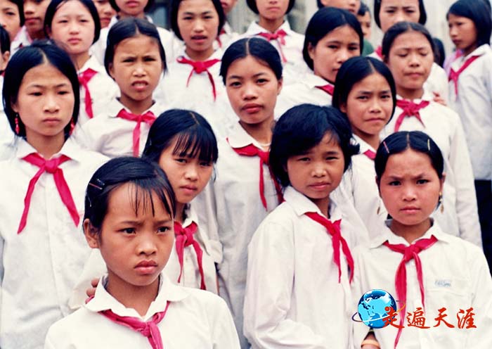 10 越南小学生，也戴着红领巾.JPG