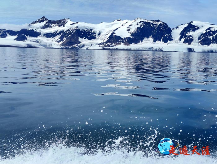 7 北冰洋上的连绵冰山.jpg