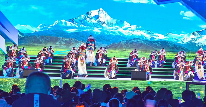 16 西藏日喀則珠峰文化節開幕式現場（朱正明攝影）.jpg