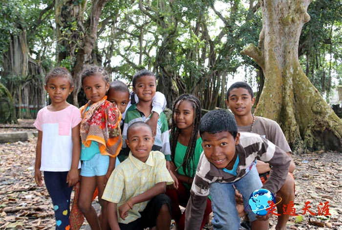 4 马达加斯加塔马塔夫的孩子们，眼中透露出智慧和自信.JPG